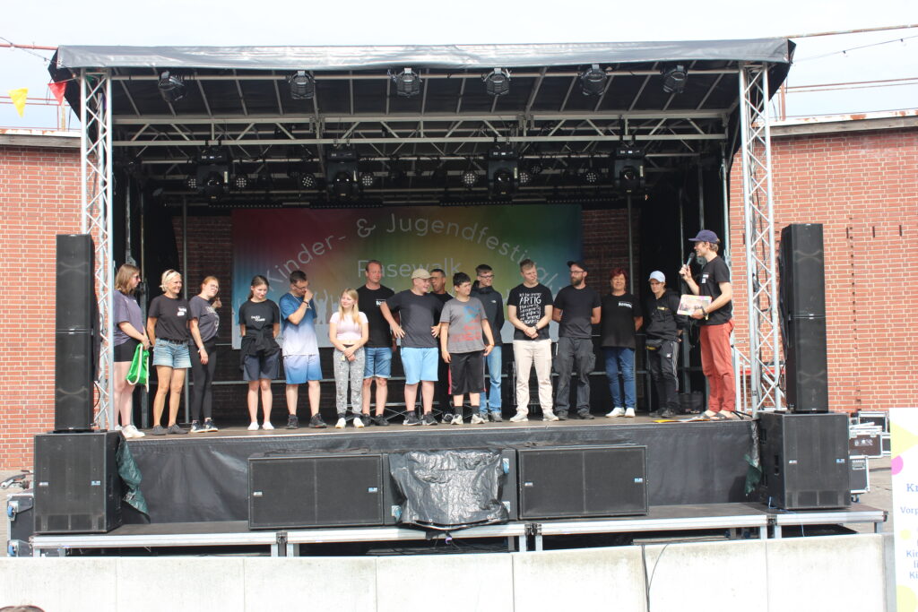 Bühne frei für Begeisterung: Jugendfestival rockt Pasewalk Bühne frei für Begeisterung: Jugendfestival rockt Pasewalk