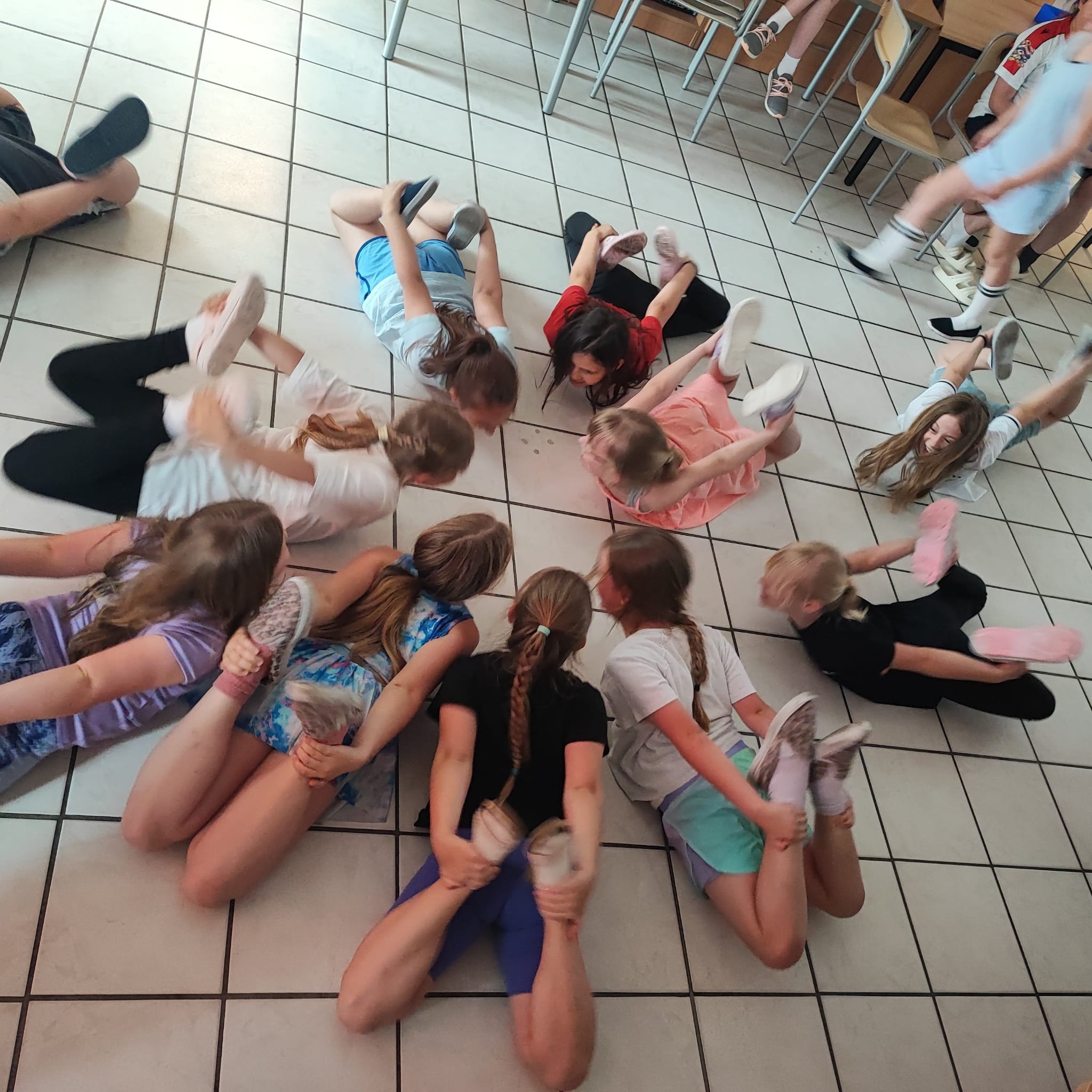Kinder machen die Robbe